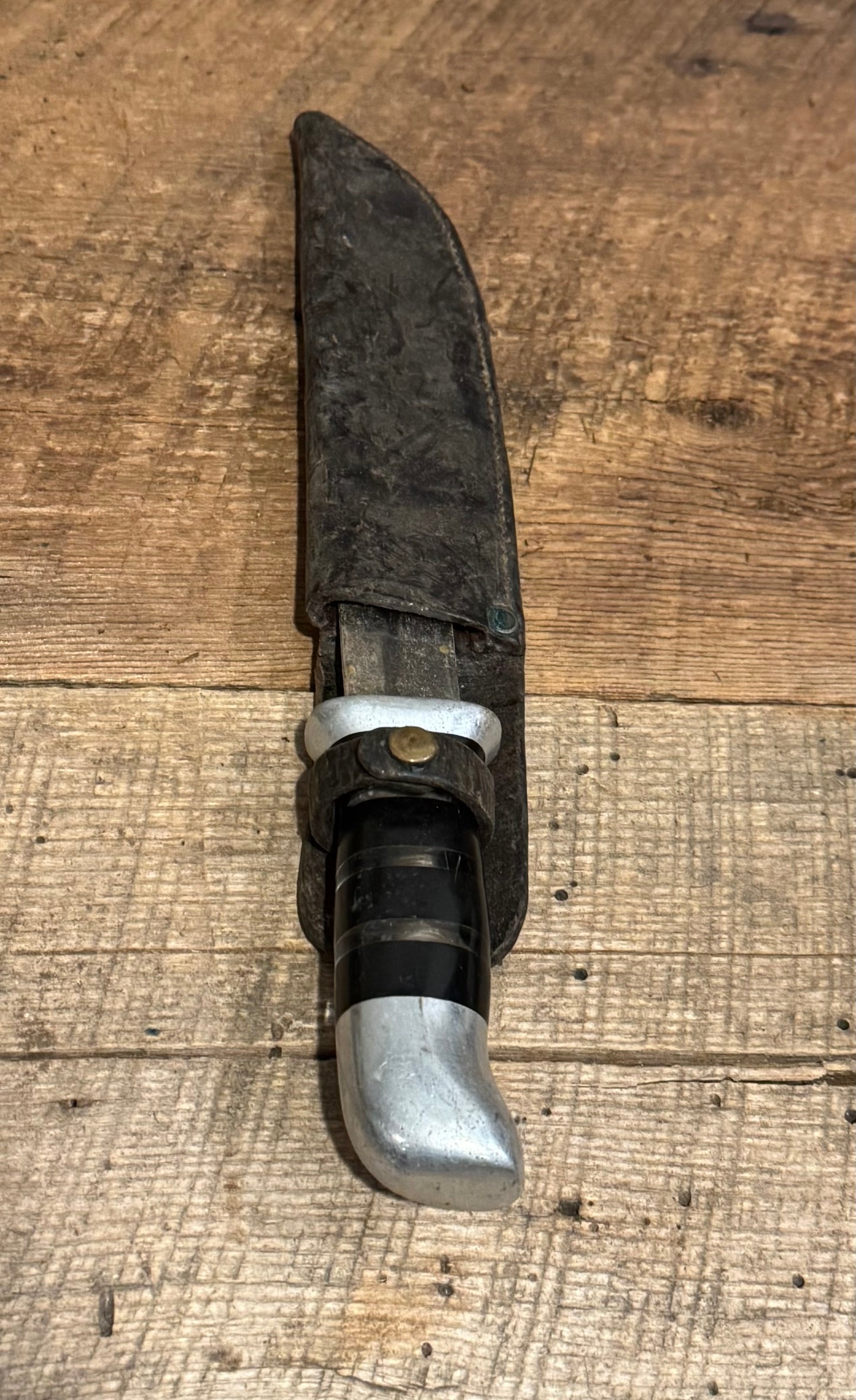 WWII Theatre Knife-Black & Silver