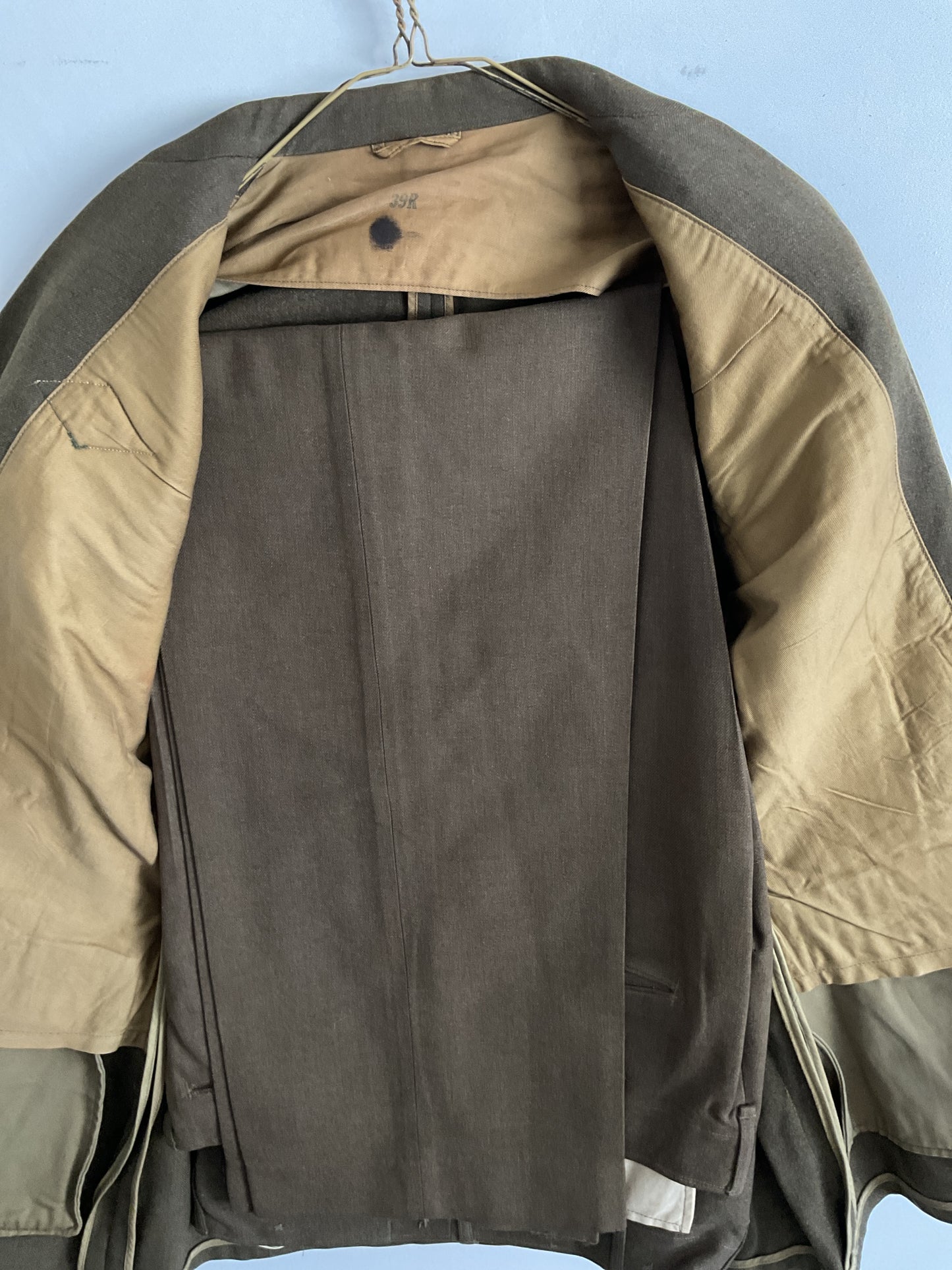 WWII U.S. Army Service Dress Uniform Set - Technician Third Grade with Ruptured Duck Patch - Size 39R (Jacket), W31 L33 (Trousers)