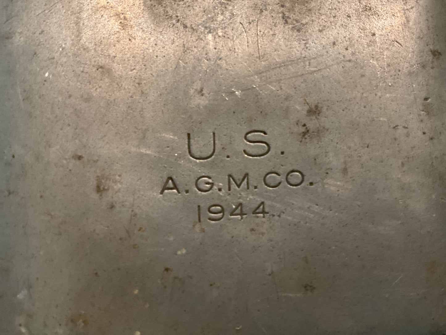 WWII Canteen with Cover (u)
