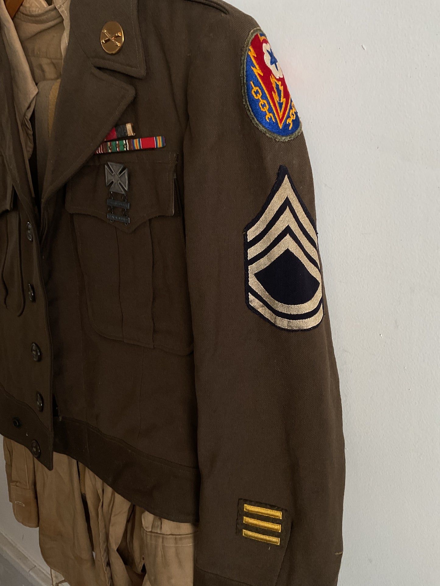WWII U.S. Army 75th Infantry Division Ike Jacket - Staff Sergeant, ADSEC with Ruptured Duck, Ribbon Bar, and Marksman Badge - Size Medium (Estimated)