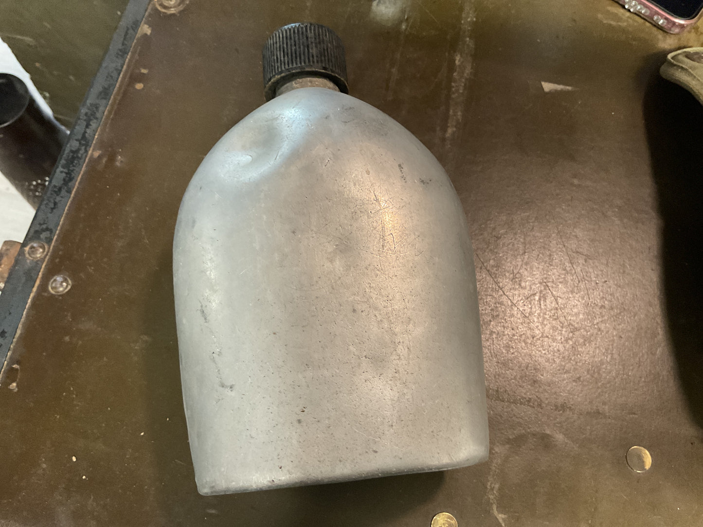 WWII Canteen with Cover (u)