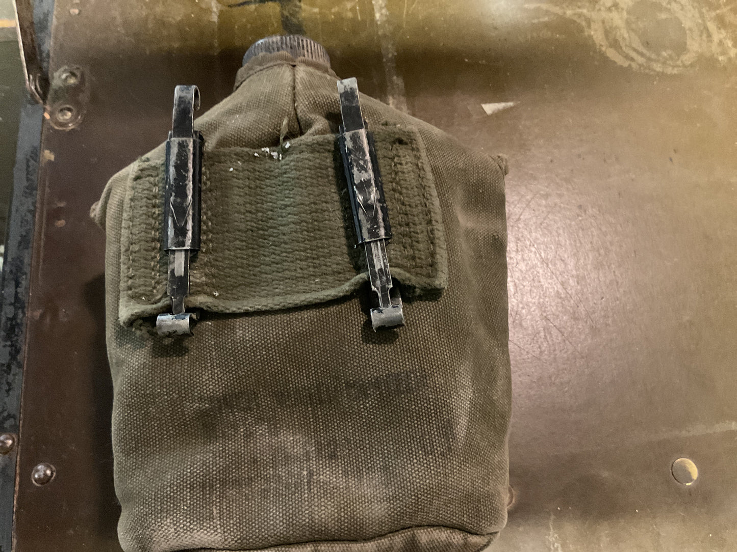 WWII Canteen with Cover (b)