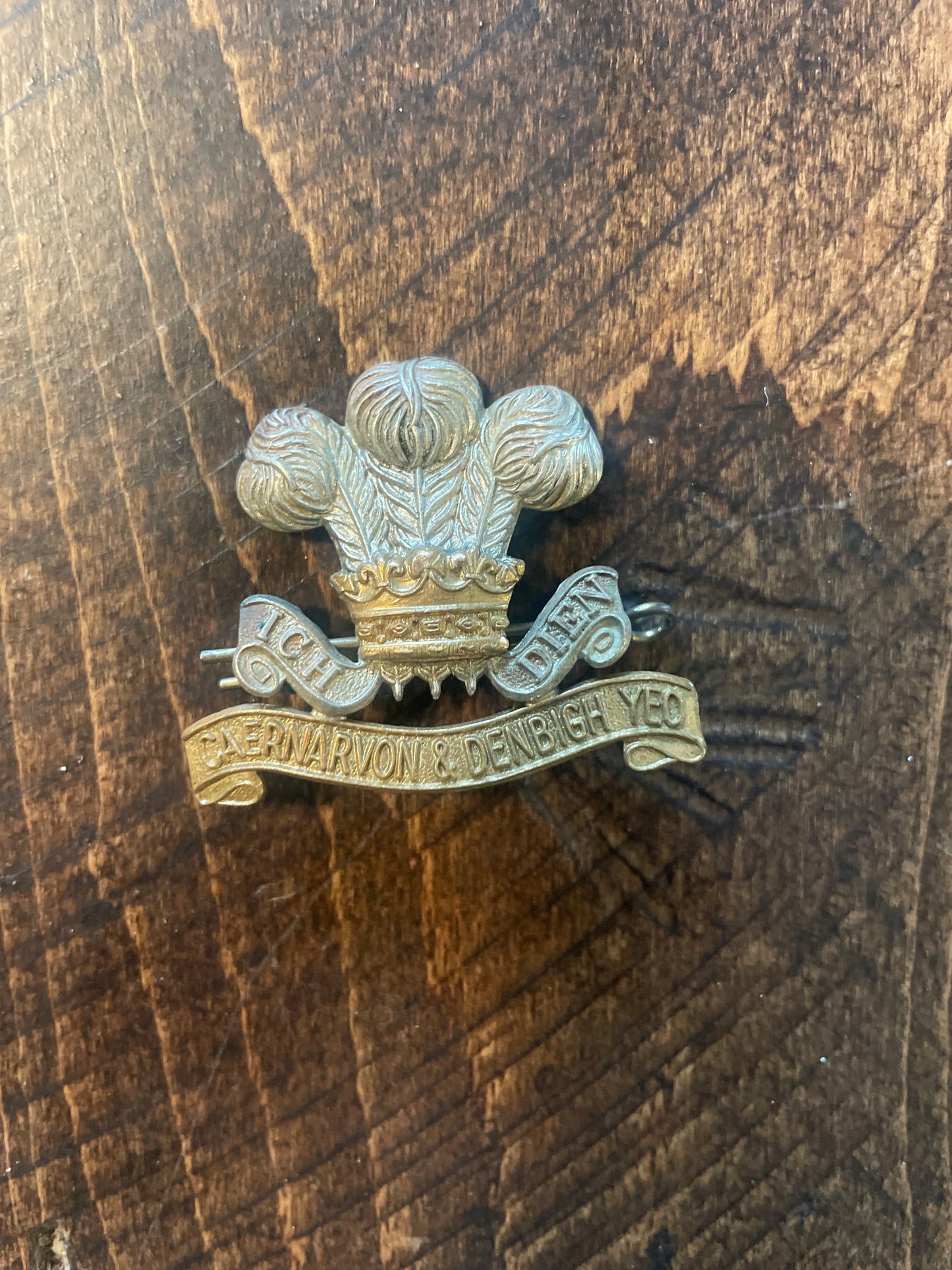 WWI Caenauon + Denbigh Yeomanari Cap Badge