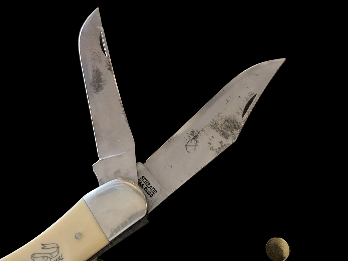 Schrades’s Scrimshaw Folding Hunter