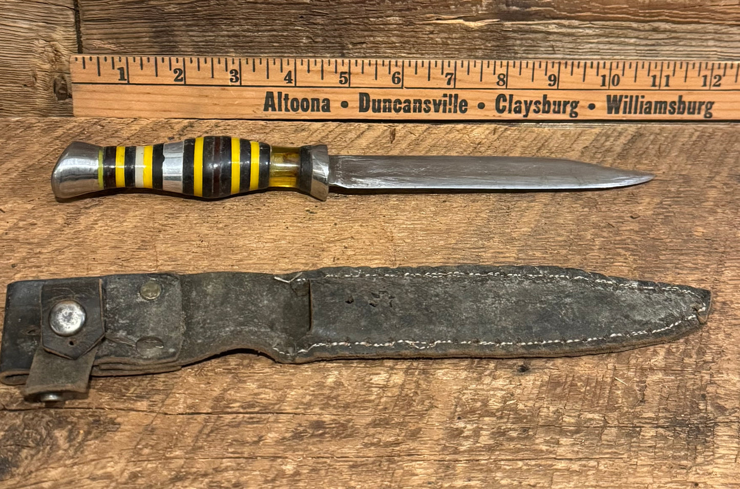 WWII Theatre Knife-Black & Yellow