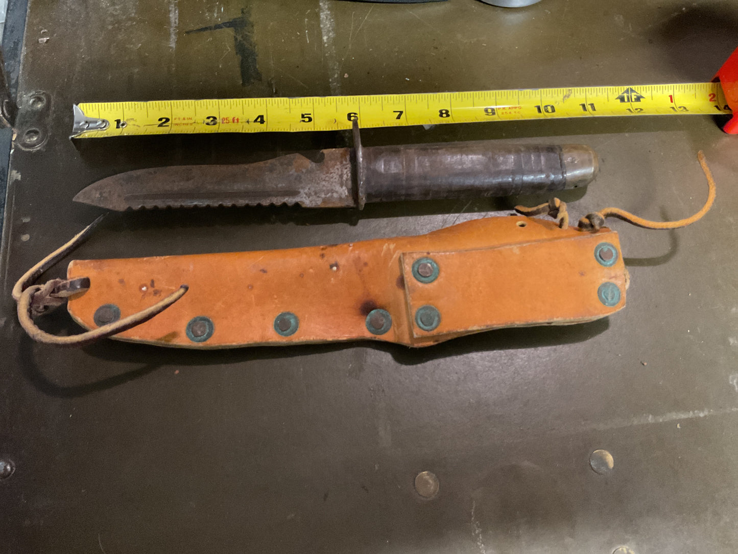 WWII Theatre Knife brown stripe handle