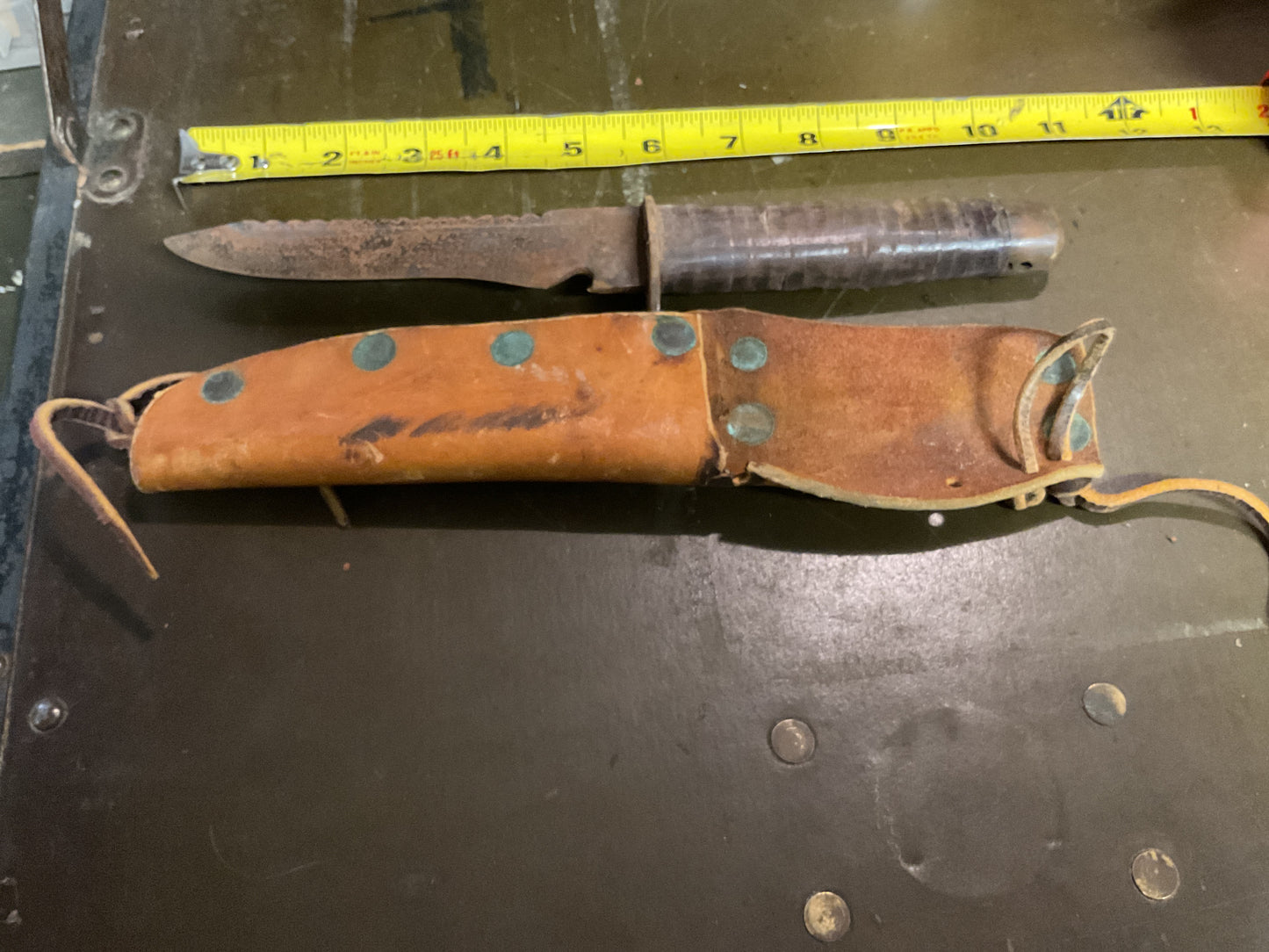 WWII Theatre Knife brown stripe handle