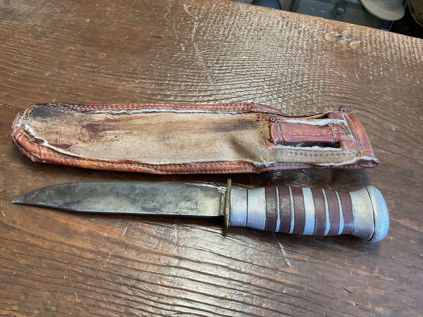 WWII Theatre Knife (Steel & Brown Handle)