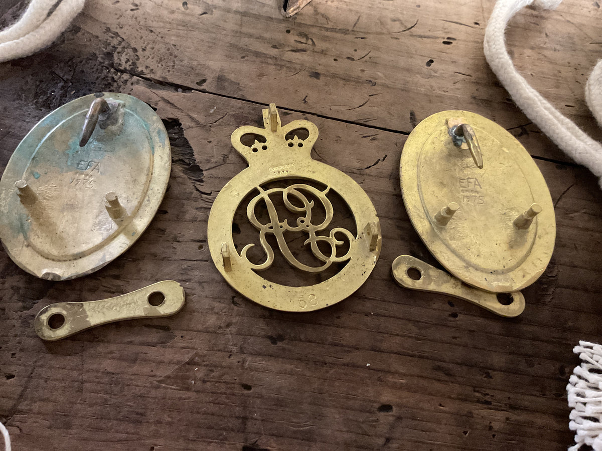 Repro British Cap Plates & Butler’s Ranger’s Insignia Grouping