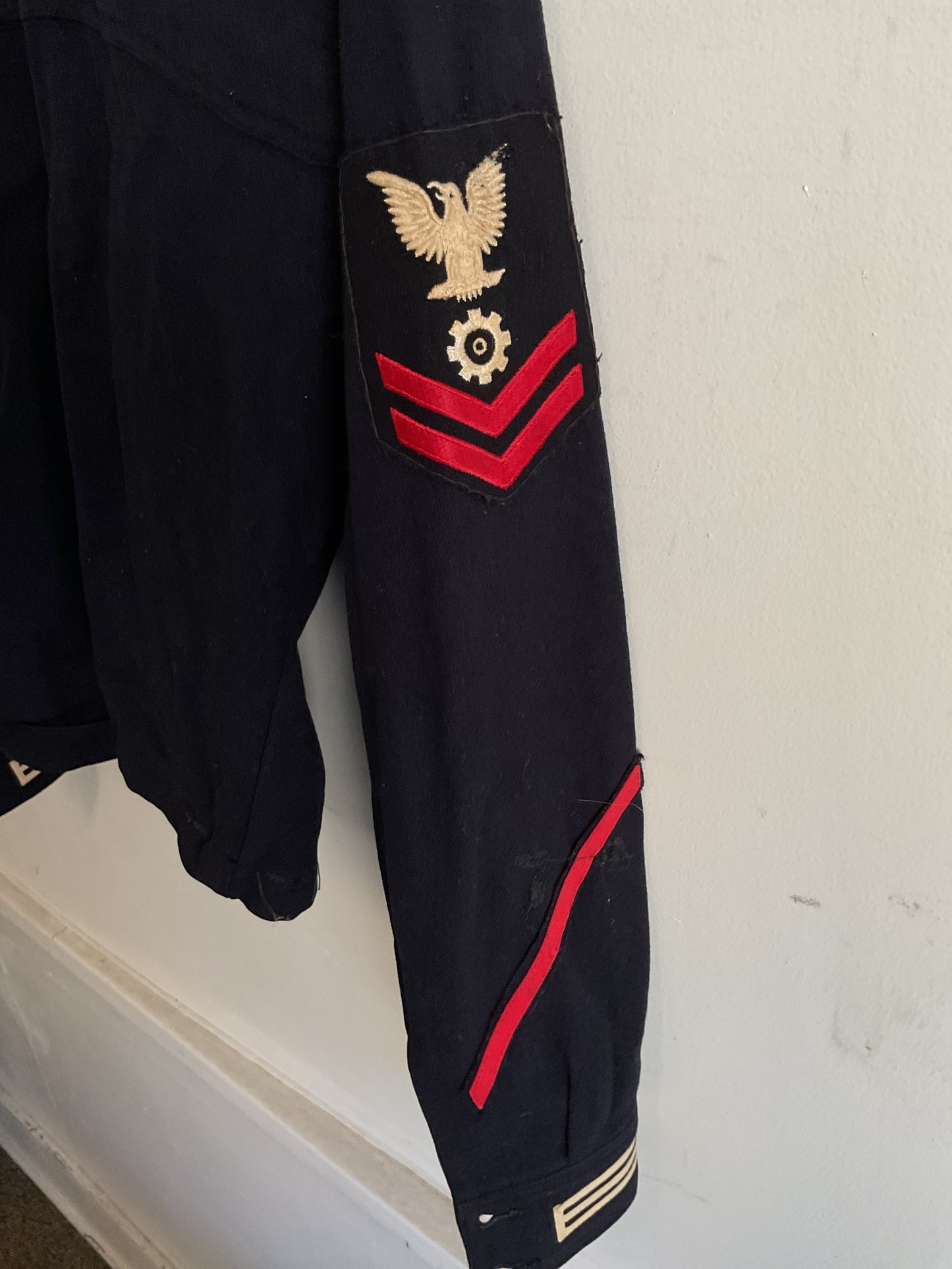 WWII U.S. Navy Dress Blue Jumper - Petty Officer Second Class Machinist’s Mate with Dragon Embroidery - Size Medium (Estimated)