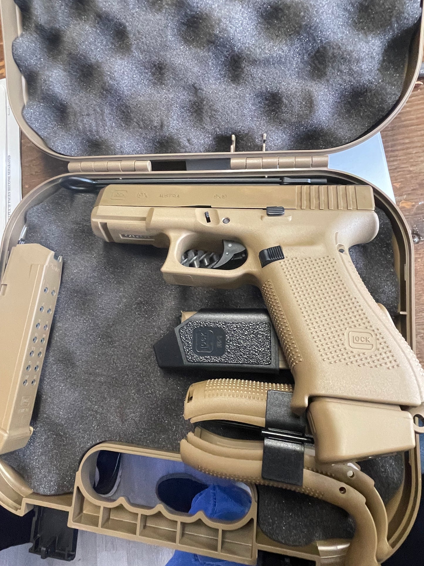 Glock 19X – 9mm – Factory Coyote Tan – Complete Package – Excellent Condition