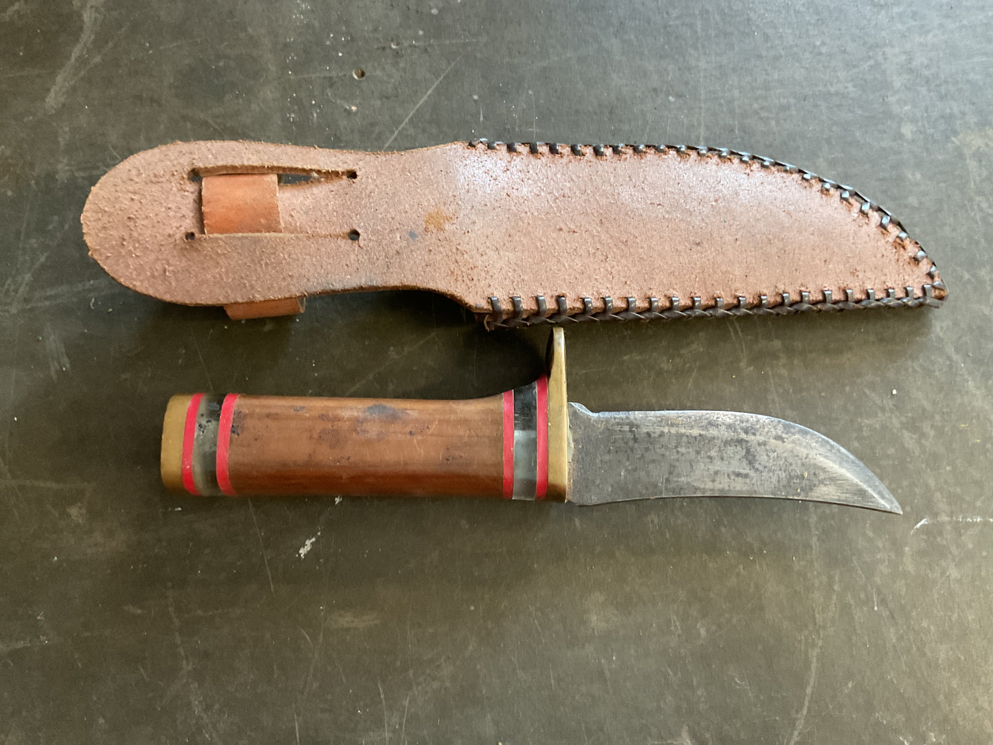 WWII Theatre Knife ((brown red & clear handle)