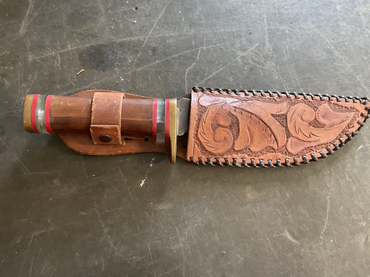 WWII Theatre Knife ((brown red & clear handle)