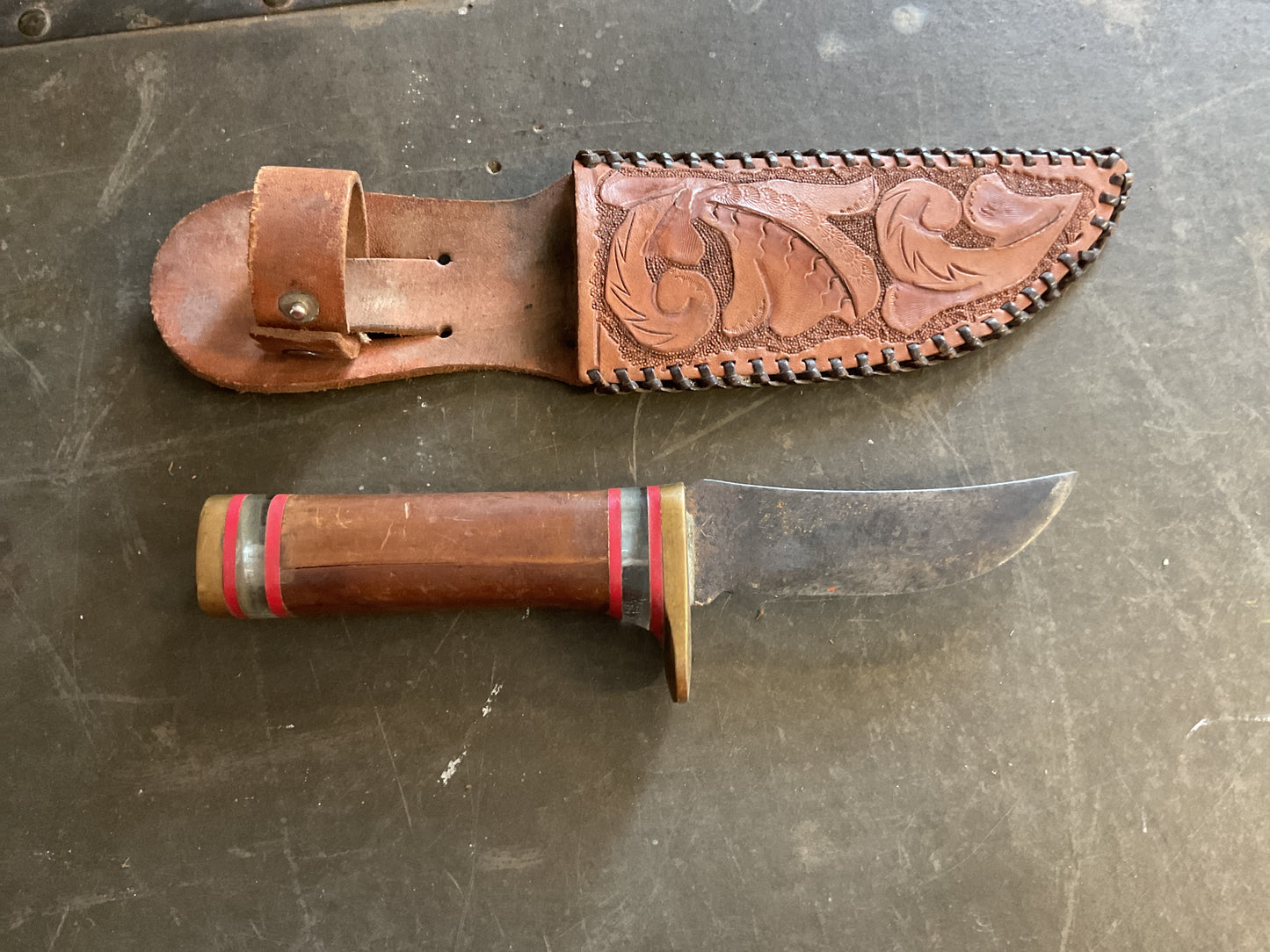 WWII Theatre Knife ((brown red & clear handle)