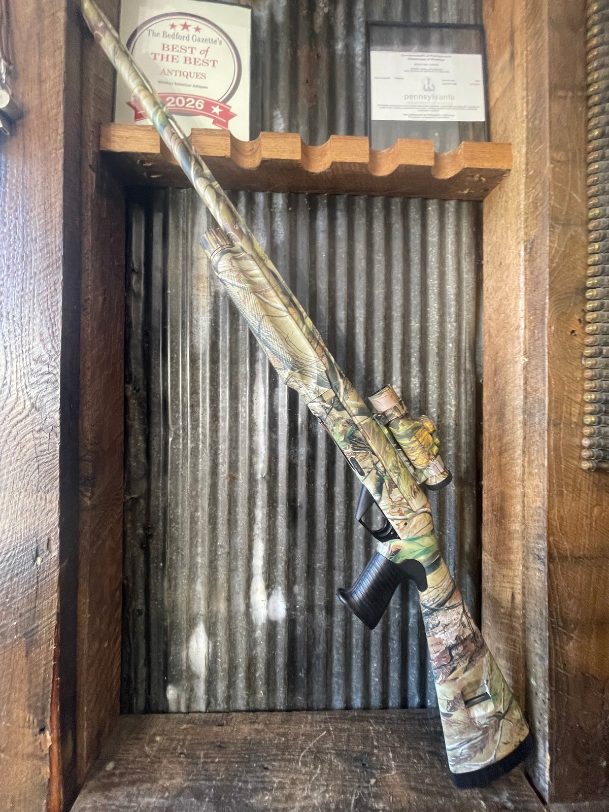 Benelli Super Black Eagle II 12 Gauge 3.5” Realtree Camo – Pistol Grip – Burris Red Dot – Unfired