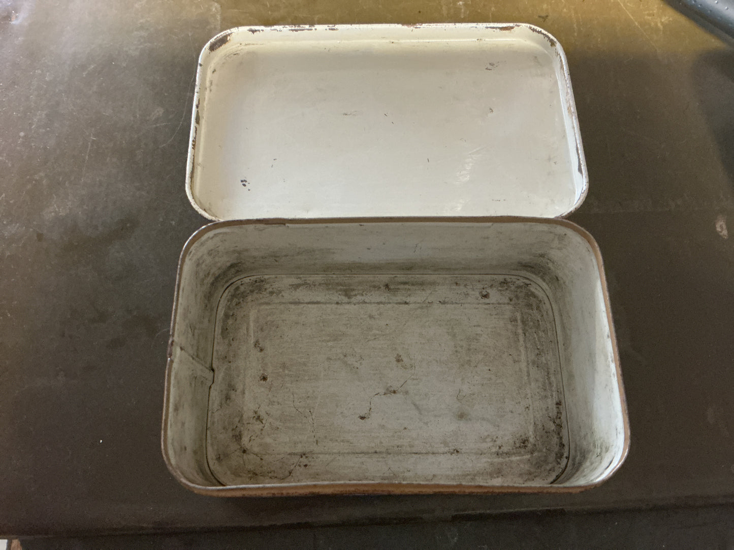WWII Military Button Polishing Kit Tin