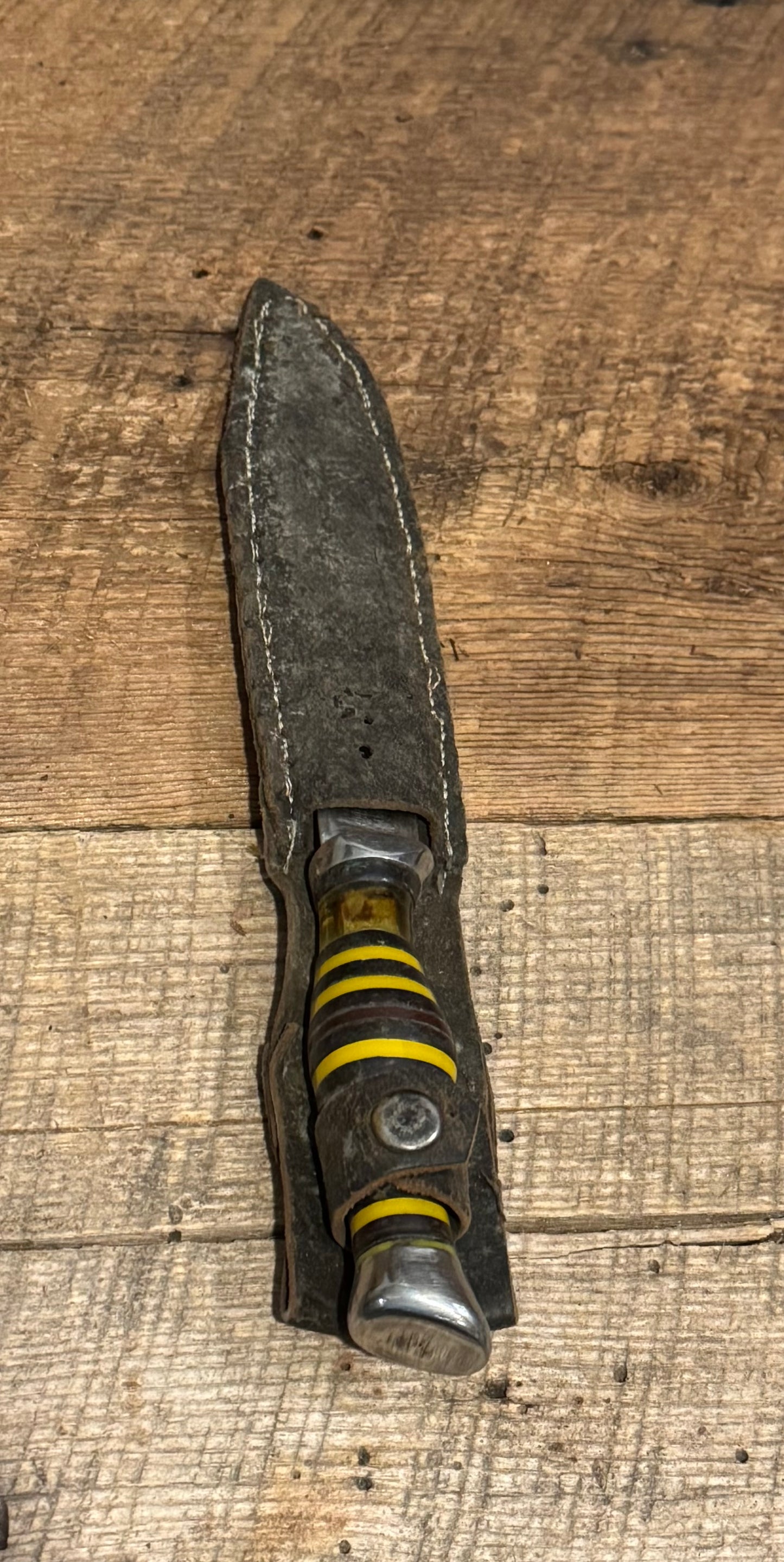 WWII Theatre Knife-Black & Yellow