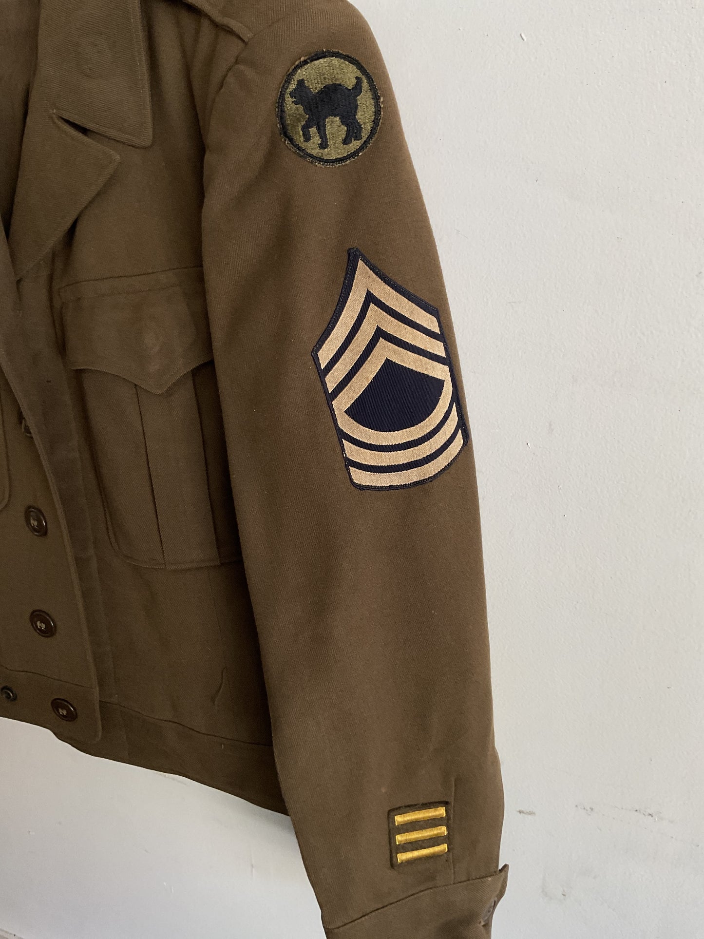 WWII U.S. Army 81st Infantry Division Service Dress Jacket - Sergeant Rank with Ruptured Duck Patch - Size 36S