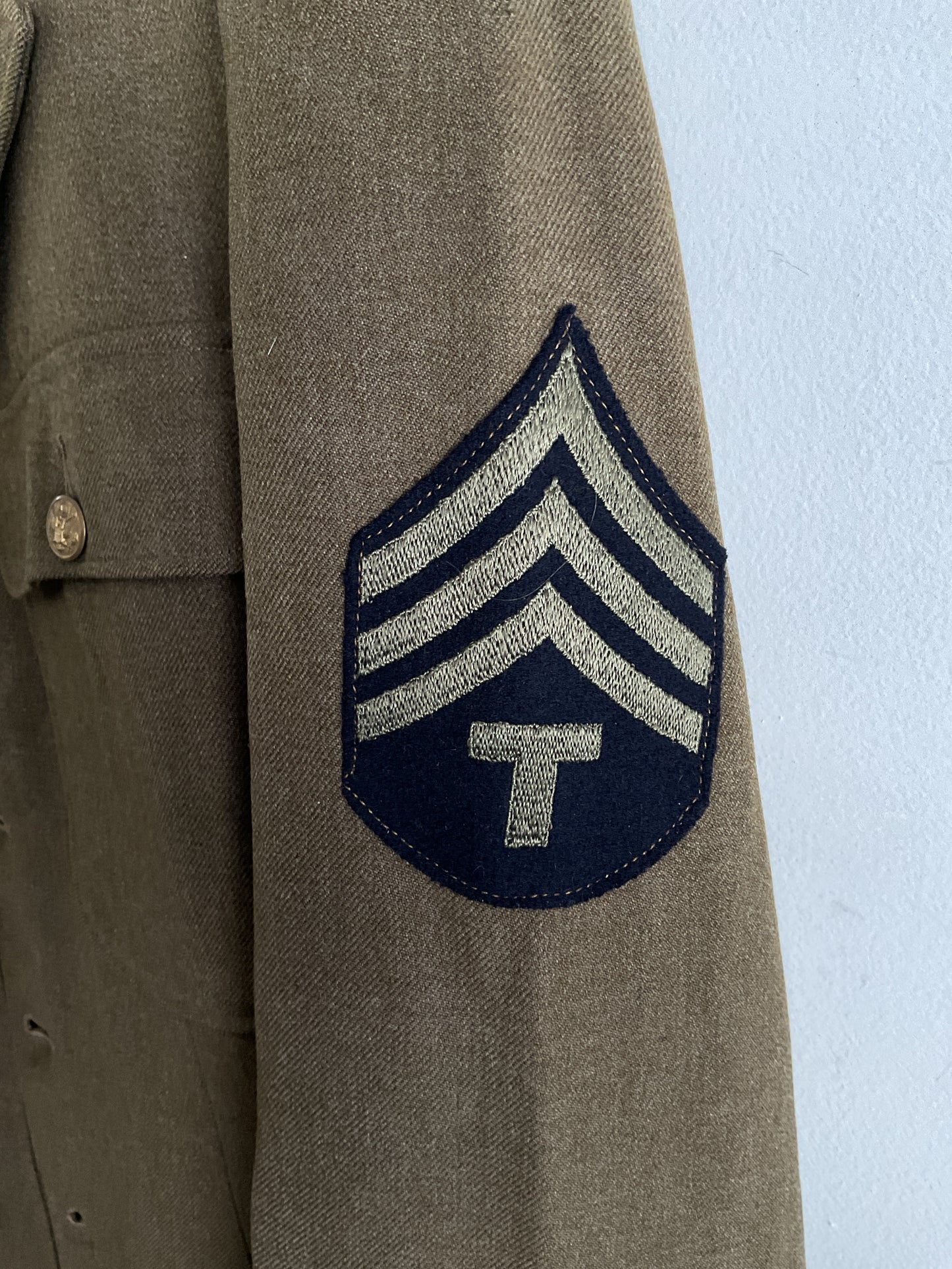 WWII U.S. Army Service Dress Uniform Set - Technician Third Grade with Ruptured Duck Patch - Size 39R (Jacket), W31 L33 (Trousers)