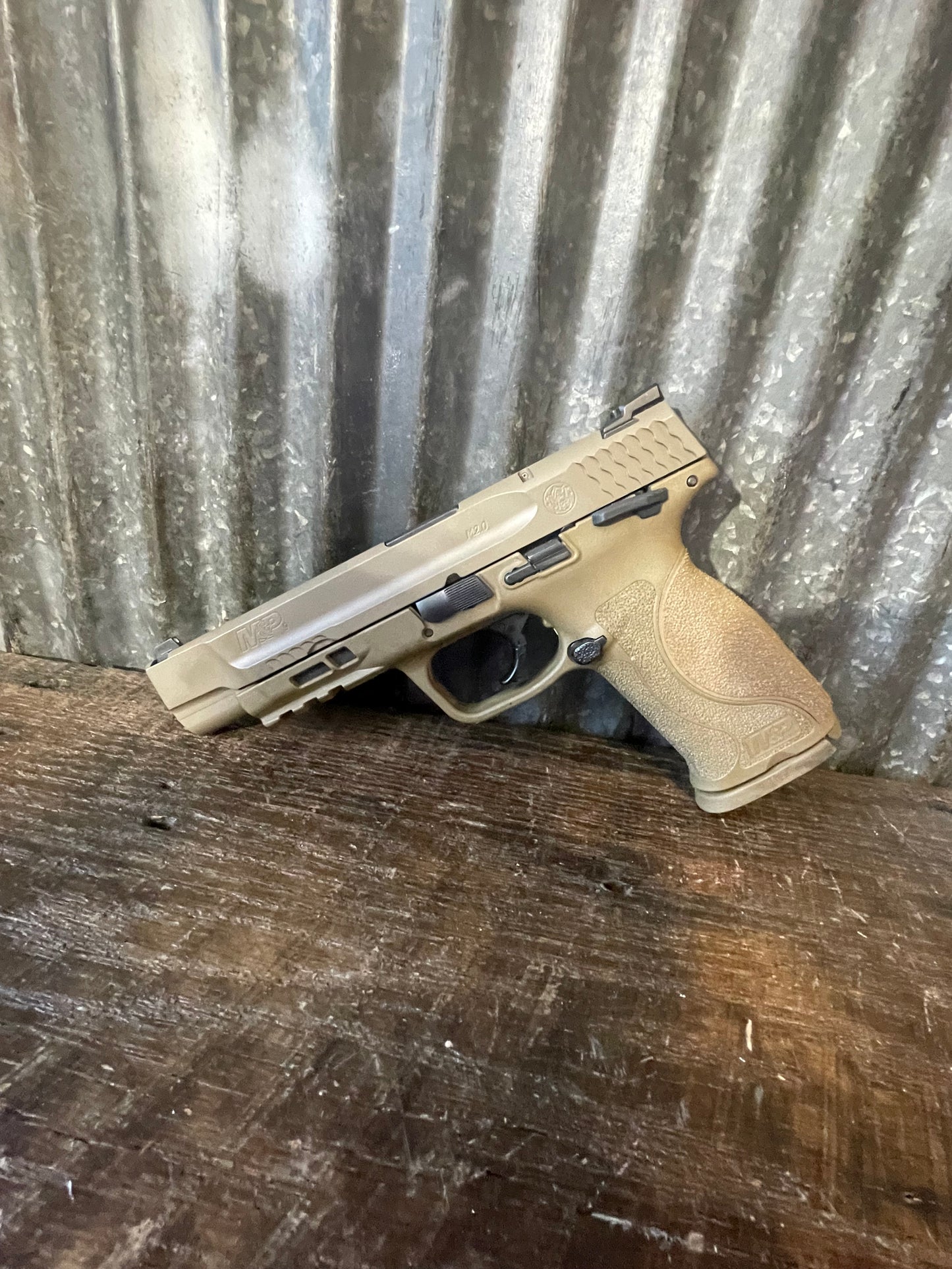 Smith & Wesson M&P 9 M2.0 – FDE – 9mm – Complete Factory Package