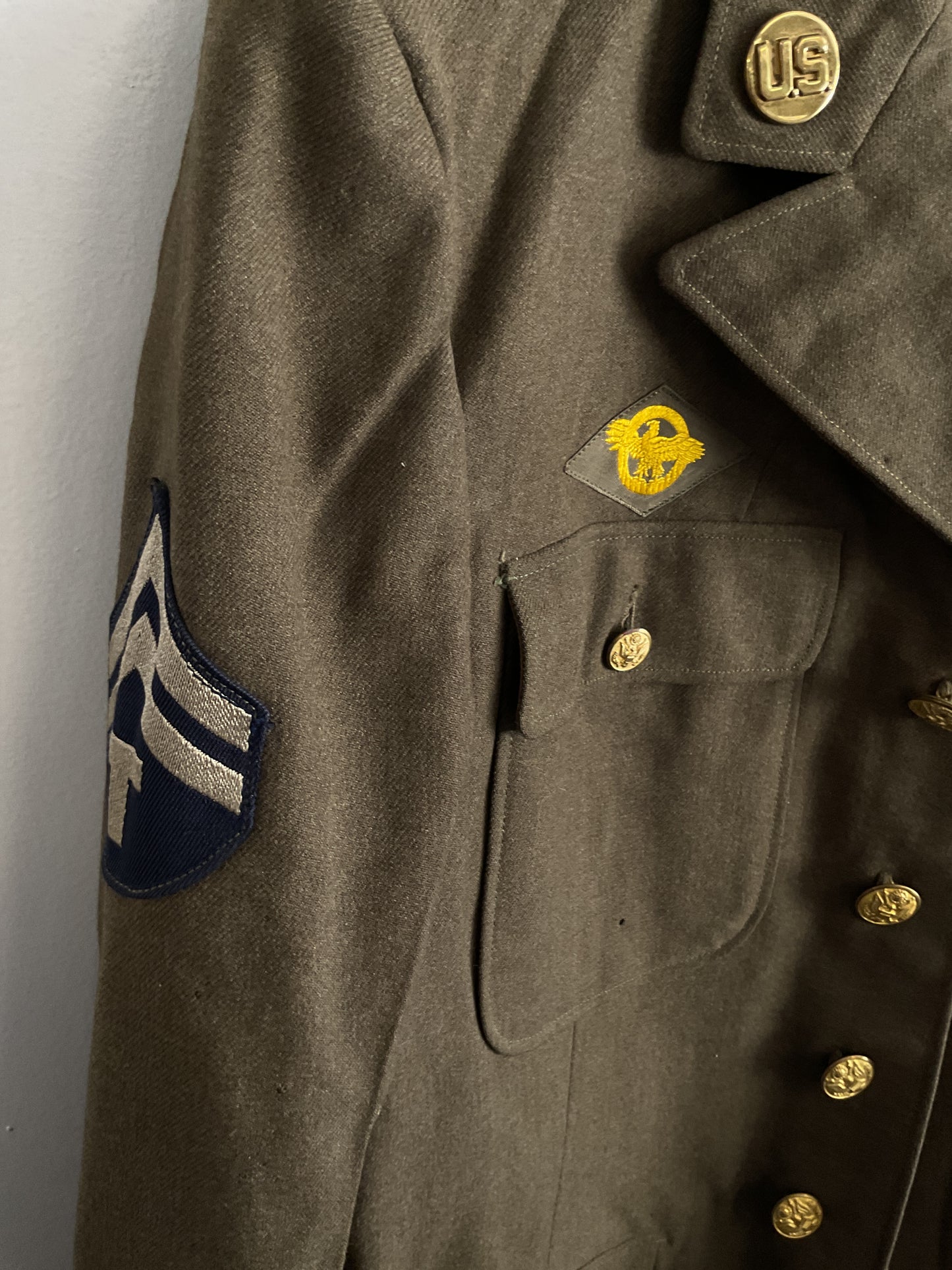 WWII U.S. Army 5th Air Corps Service Dress Jacket - Technician Third Grade with Ruptured Duck and Ribbon Bar - Size 39R