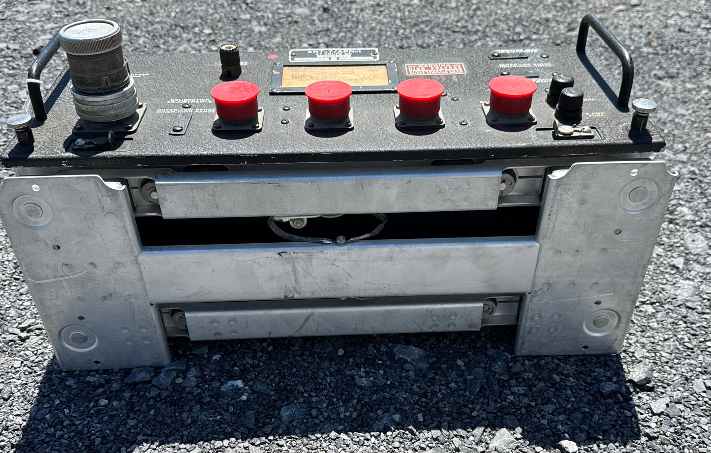 WWII-era U.S. Navy aircraft radar/radio unit marked RT-7/APN-1
