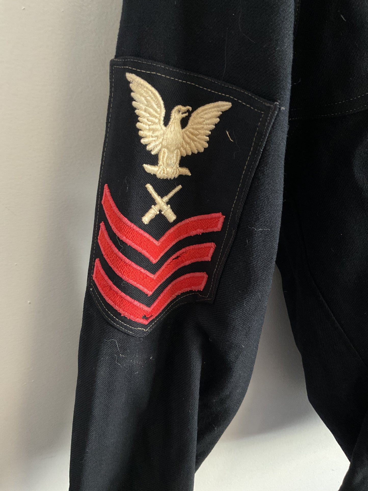 WWII U.S. Navy Dress Blue Jumper - Petty Officer Second Class Gunner’s Mate with Custom Embroidery - Size Medium (Estimated)