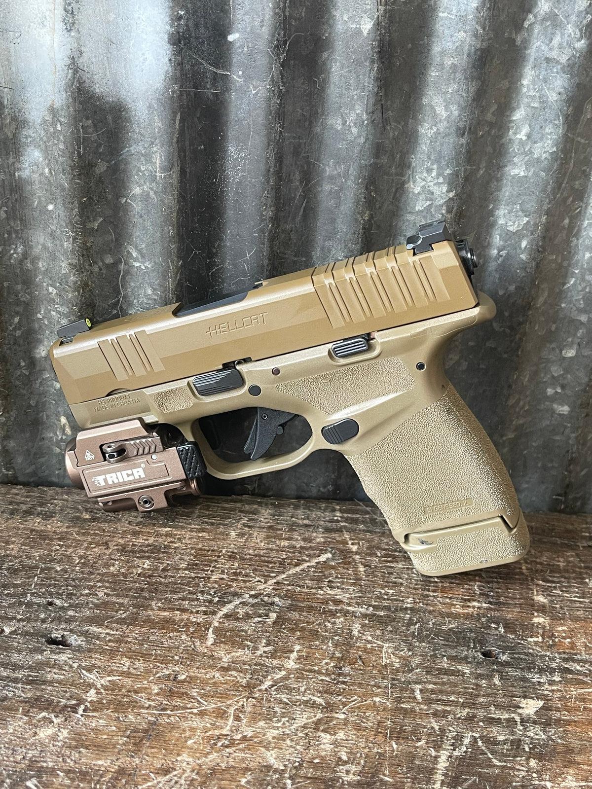 Springfield Armory Hellcat 9mm – FDE – TRICA Laser/Light – Clipdraw Carry System – 2 Magazines – Original Pouch