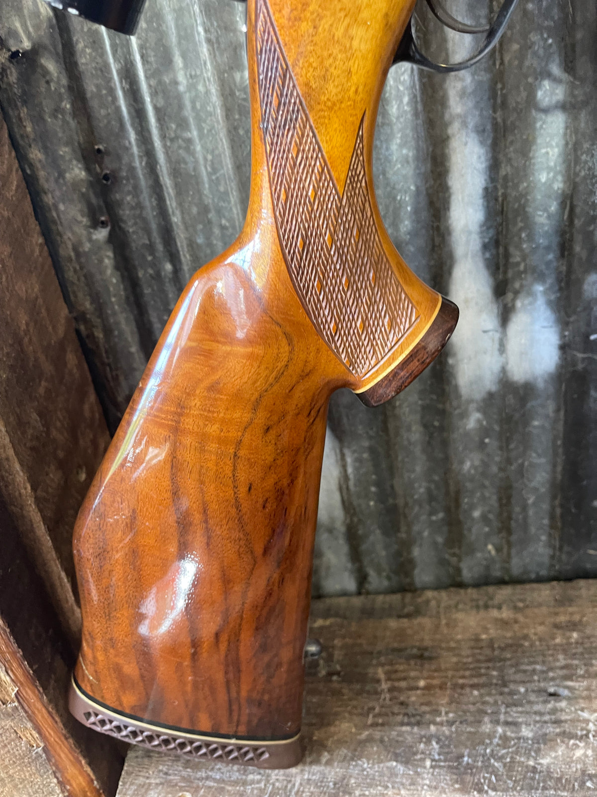 Weatherby Mark V Custom 7mm Weatherby Magnum – Leupold Vari-X II 3-9x – Beautiful Wood
