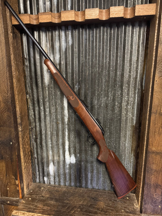 Winchester Model 70 XTR Featherweight
243 Winchester