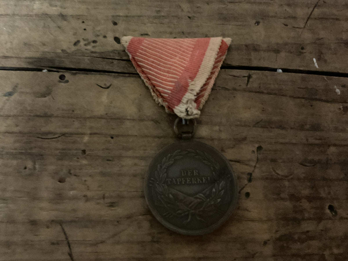 Austro-Hungarian Franz Joseph I “Der Tapferkeit” Bravery Medal-Original Tri-Fold Ribbon