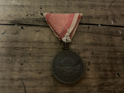Austro-Hungarian Franz Joseph I “Der Tapferkeit” Bravery Medal-Original Tri-Fold Ribbon