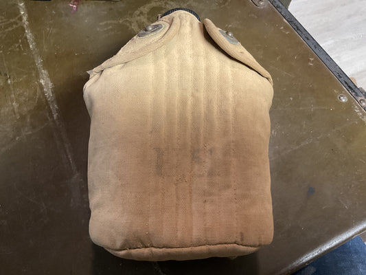 WWII Canteen with Cover (t)