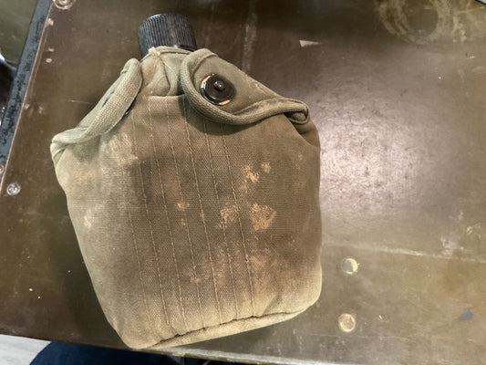 WWII Canteen with Cover (u)