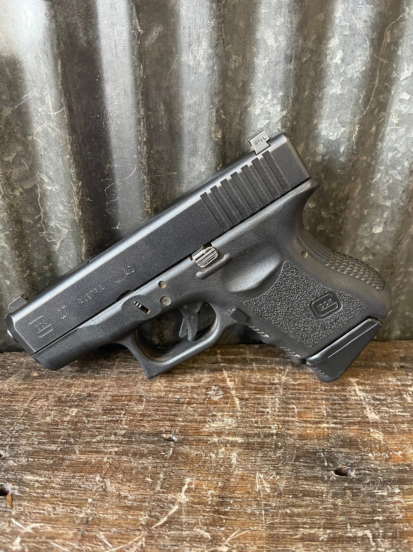 Glock 27 Gen 3 .40 S&W Subcompact Pistol w/ 2 Magazines + Extended 30-Round Magazine