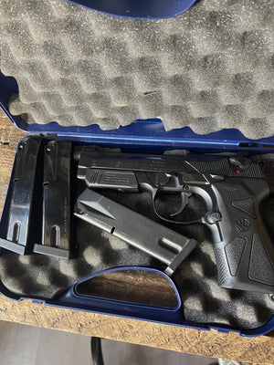 Beretta 90-Two .40 S&W – With Factory Case & 3 Magazines
