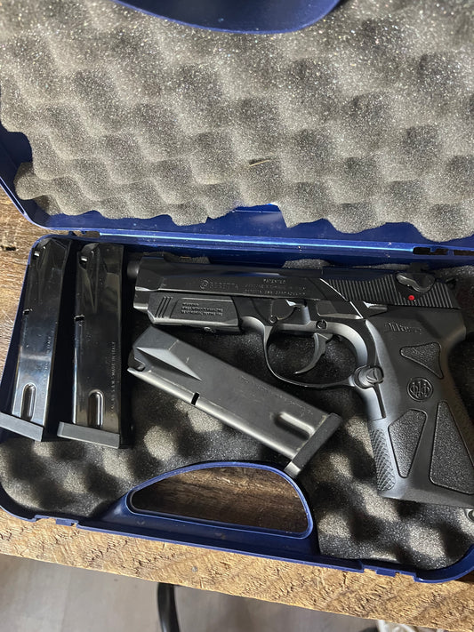 Beretta 90-Two .40 S&W – With Factory Case & 3 Magazines