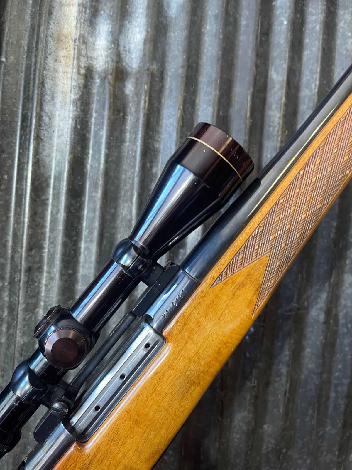 Weatherby Mark V Custom 7mm Weatherby Magnum – Leupold Vari-X II 3-9x – Beautiful Wood