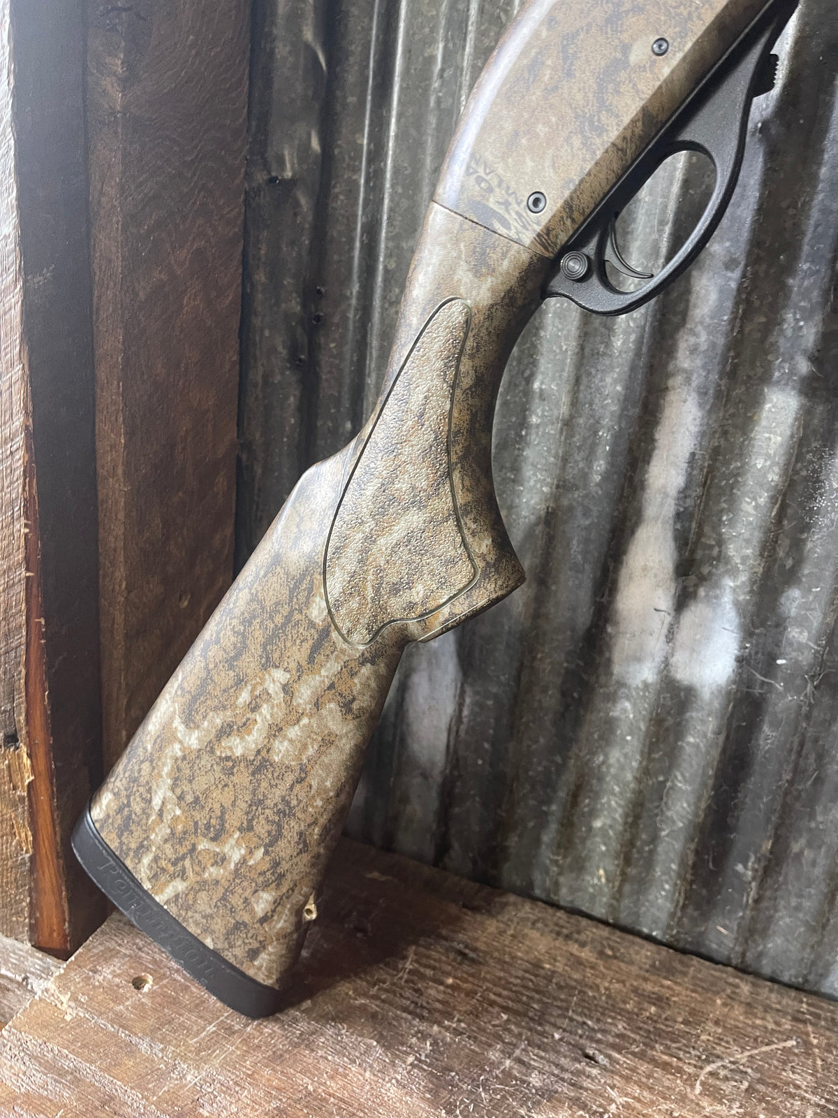 Remington 870 Super Magnum 12 Gauge – Mossy Oak Bottomland Camo – Vent Rib – Good Used Condition