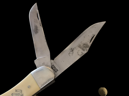 Schrades’s Scrimshaw Folding Hunter