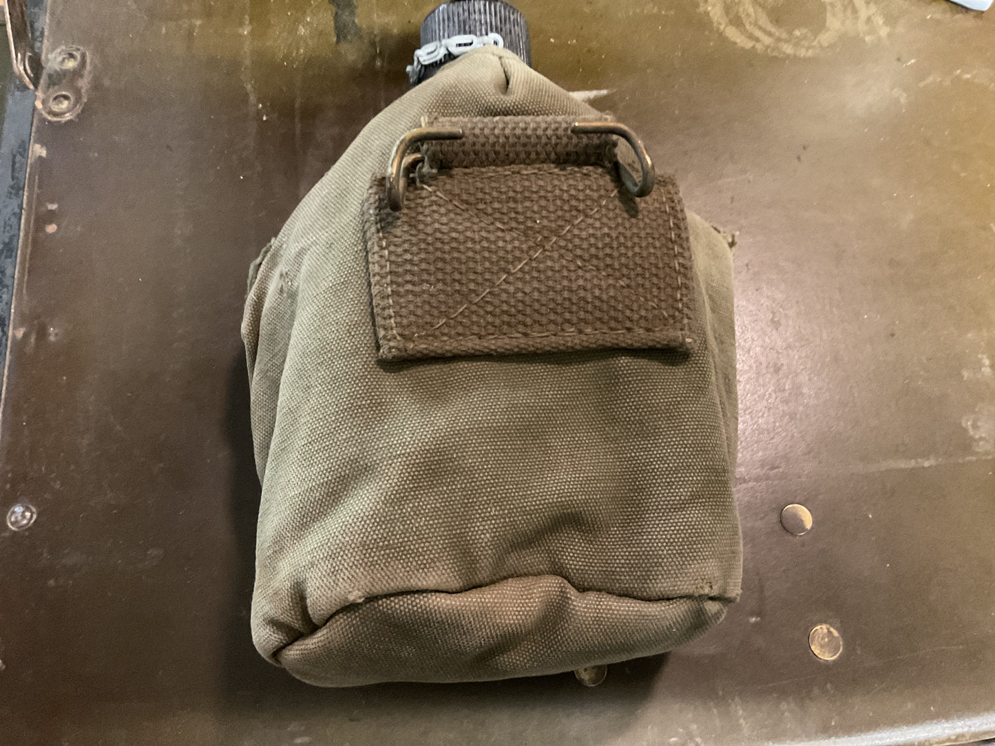 WWII Canteen with Cover (c)