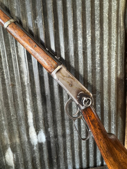 Winchester Model 1894 Saddle Ring Carbine – .25-35 WCF
