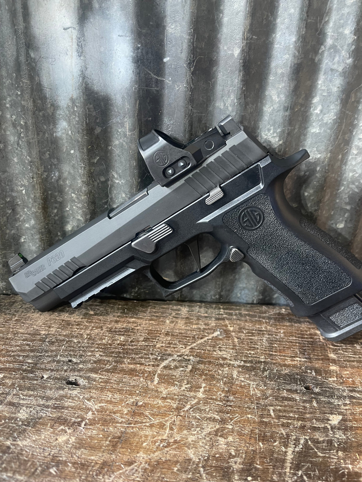 SIG Sauer P320 Full Size 9mm – SIG Romeo Red Dot Optic – IWB Holster – 1 Magazine