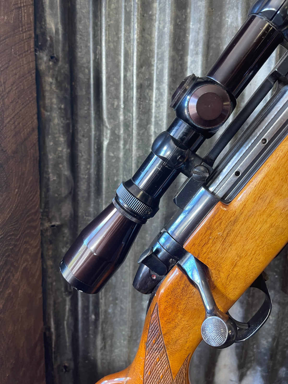 Weatherby Mark V Custom 7mm Weatherby Magnum – Leupold Vari-X II 3-9x – Beautiful Wood