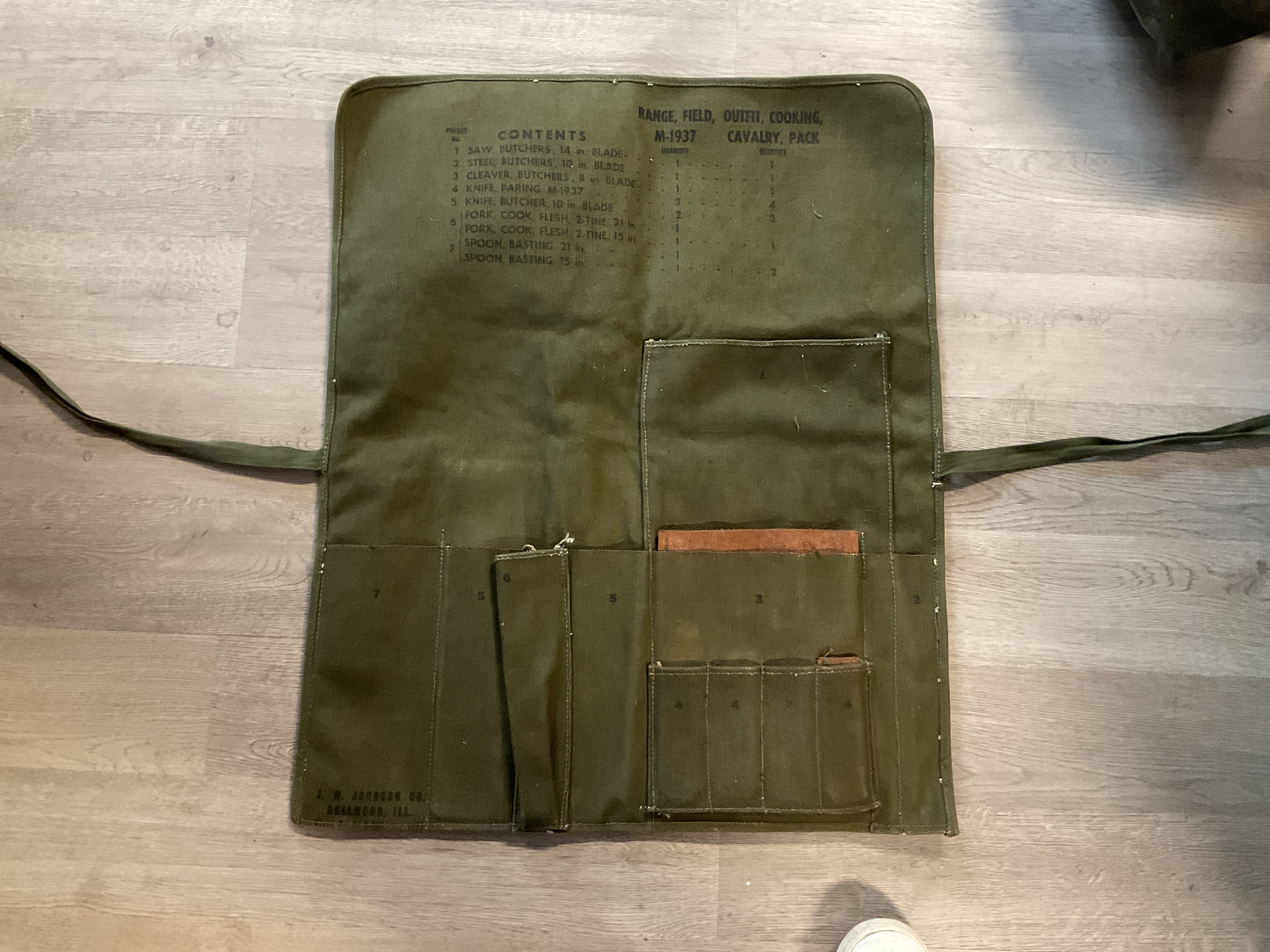 M1937 J.W. Johnson Company Range Field. Range Field outfit cooking Calvary Pack Cutlery Roll