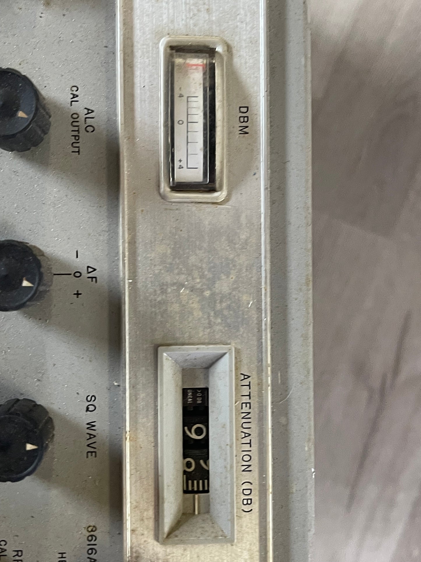 Hewlett Packard 8616A Signal Generator (1.8–4.5 GHz) – Vintage RF / Radar Test Equipment