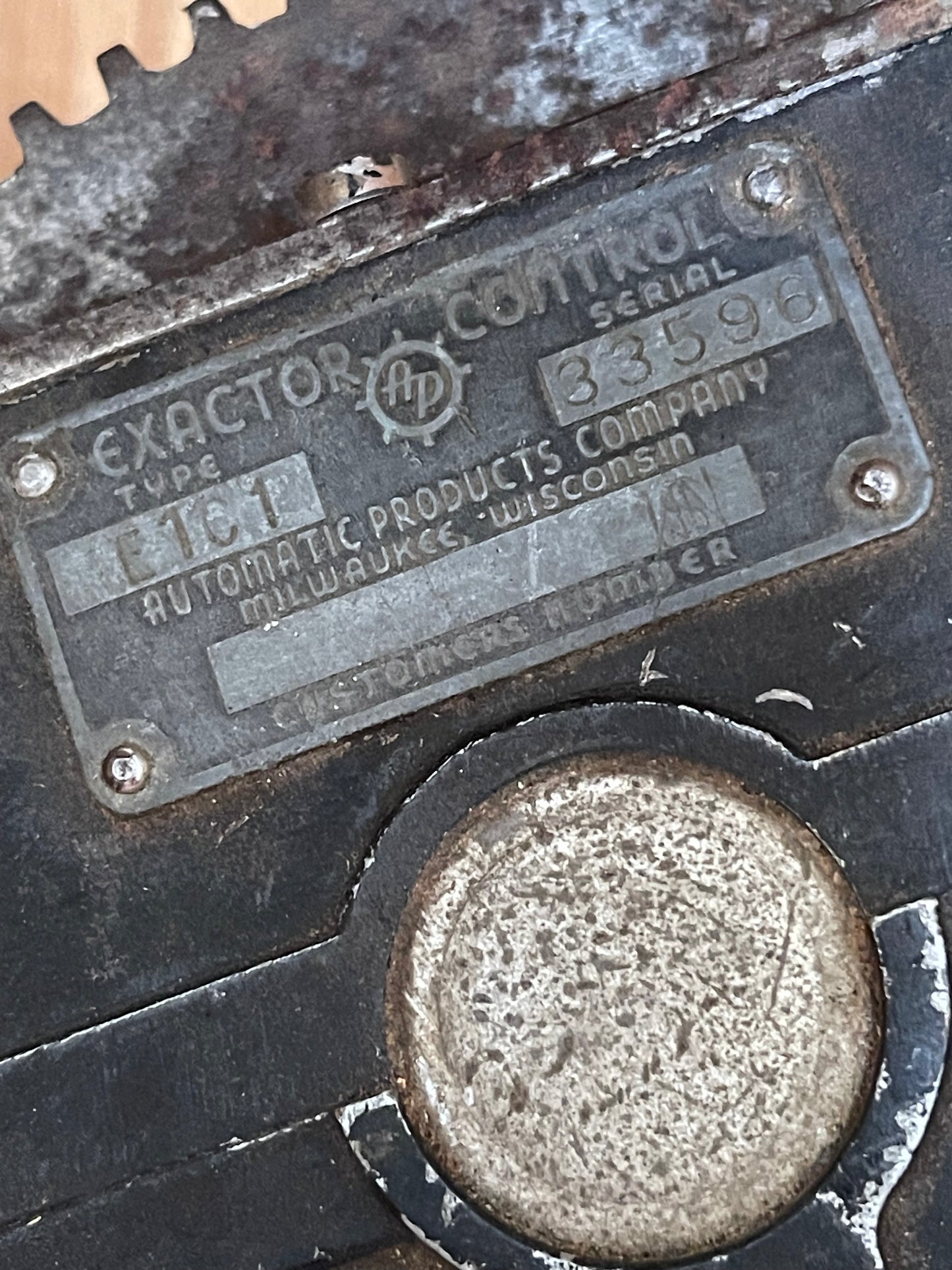 WWII Aircraft Control Unit w/ Mechanical Linkage – Exactor Control Type E18-1 – Automatic Products Co.