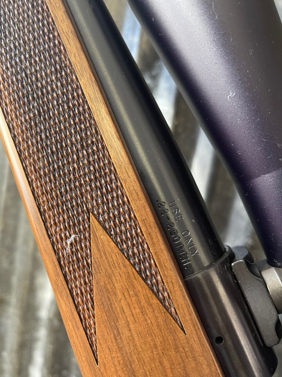 Weatherby Vanguard .22-250 Remington – Leupold VX-III 6.5-20x40 – Excellent Condition