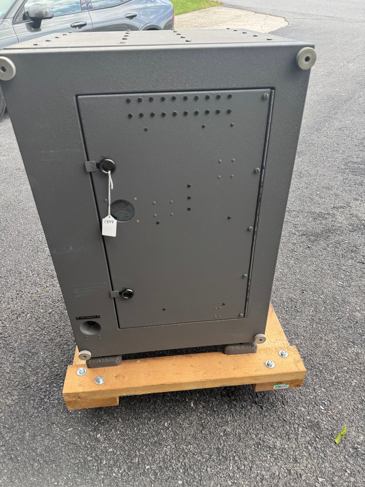WWII U.S. Navy Bureau of Ships Model BM-2 radio transmitting/receiving equipment cabinet