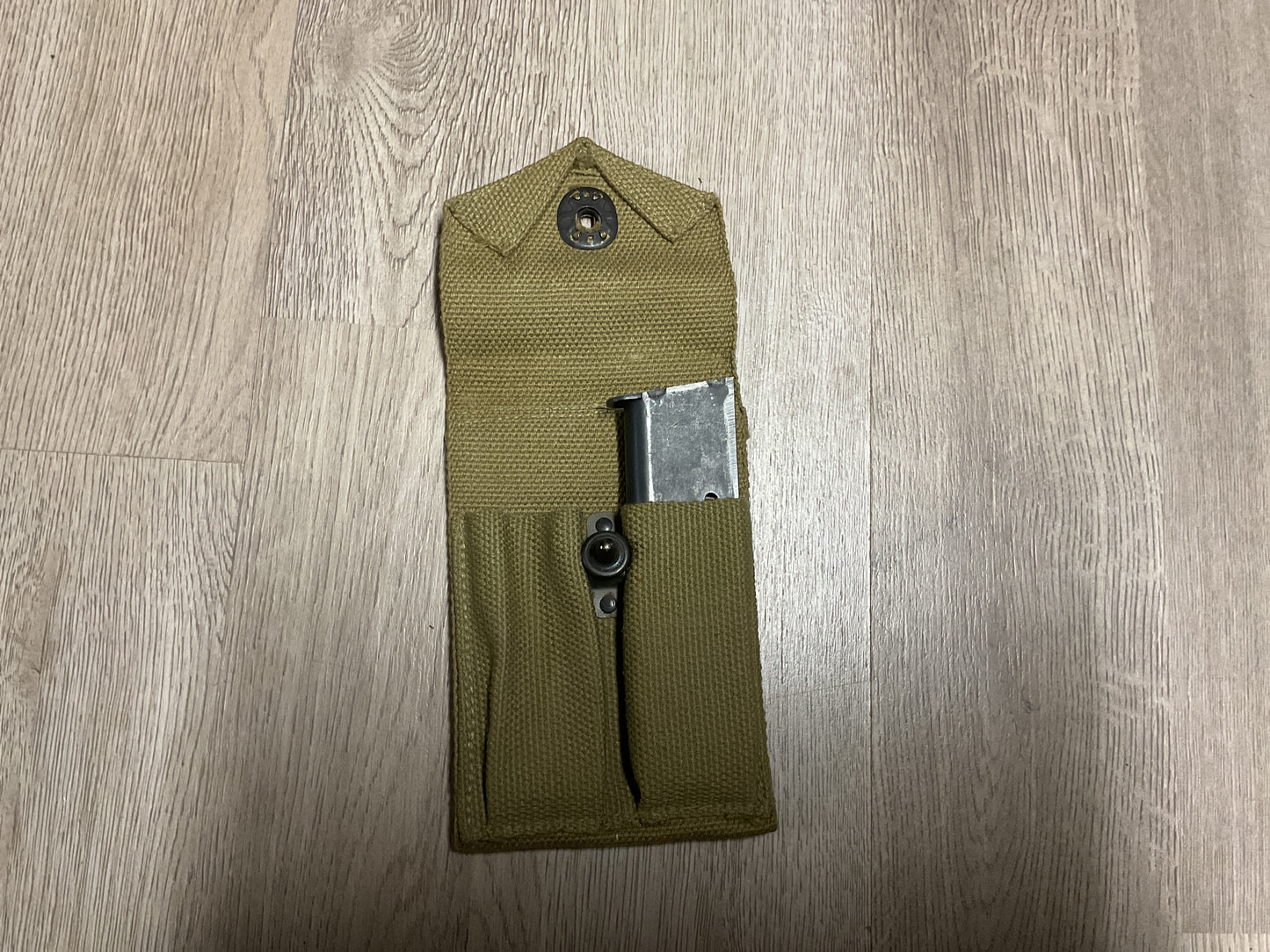 1942 Dated WWII 1911 Magazine Pouch w/ 1 original 1911 Magazine